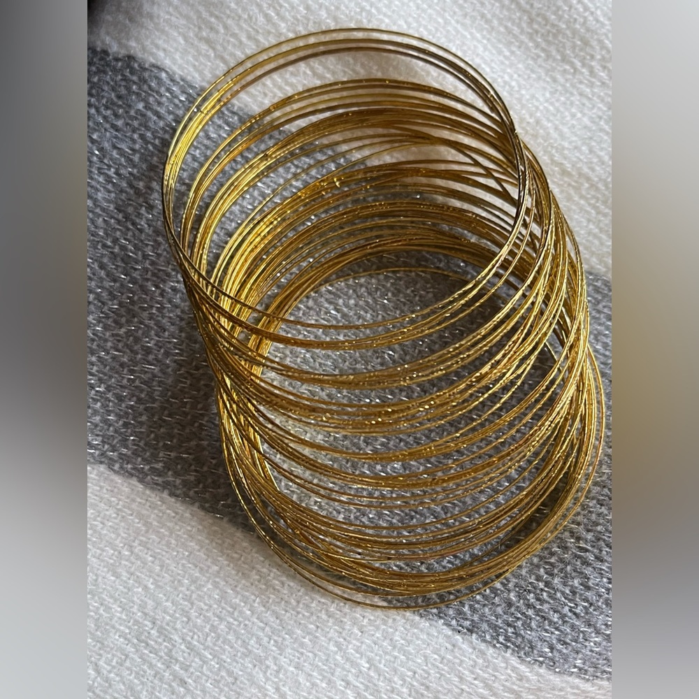 Gold Toned Multi Bangle Bracelet Set Stackable Te… - image 3